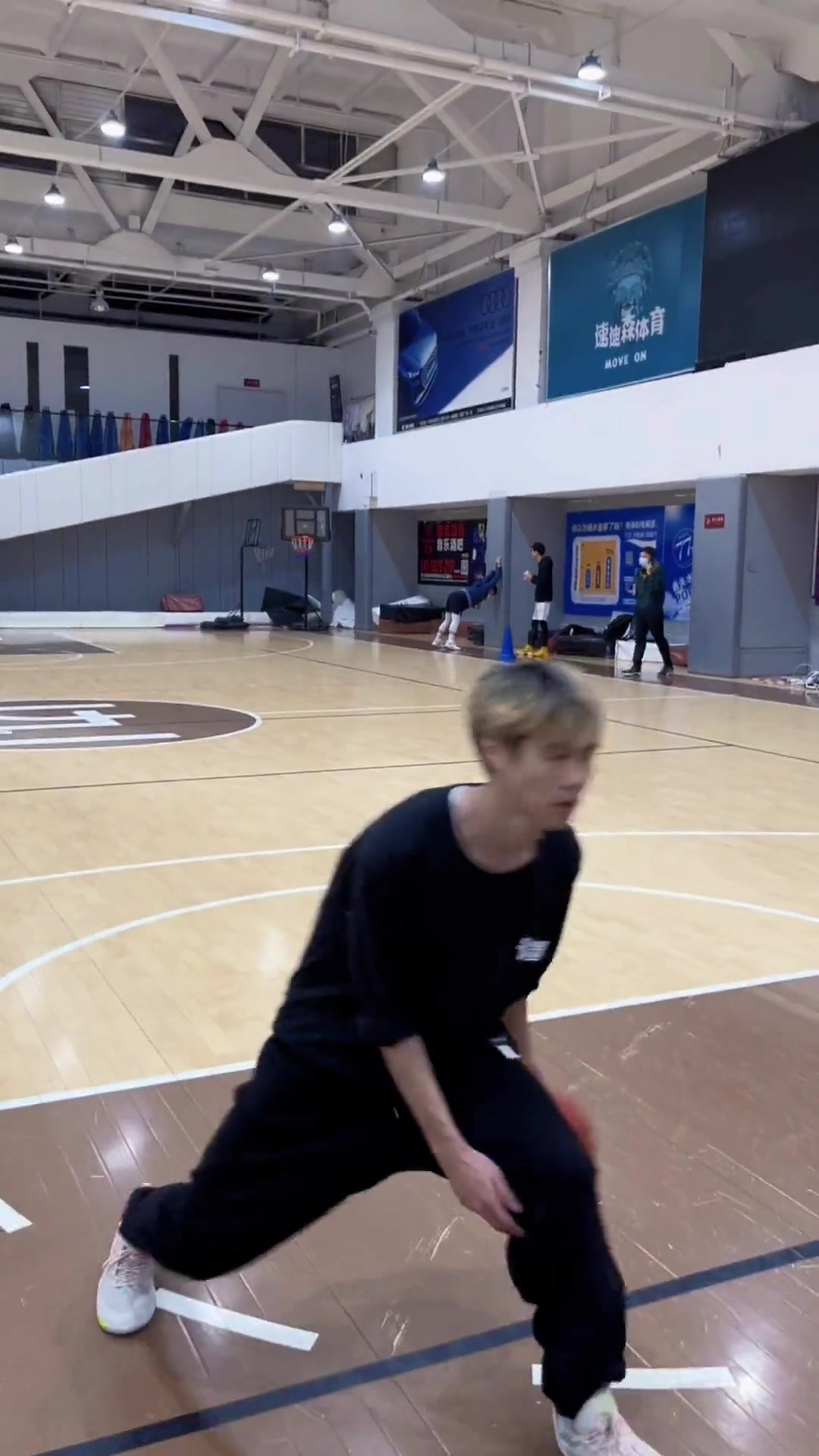 阿凯教你如何让你的胯下运球更有力(如何让胯下运球更流畅)