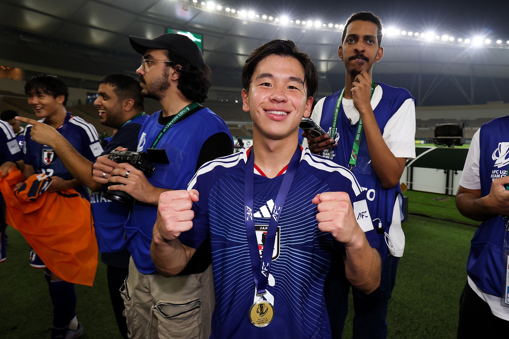 防守反击！徐昕钉板大帽韦瑟斯庞 郭艾伦反击一条龙得分