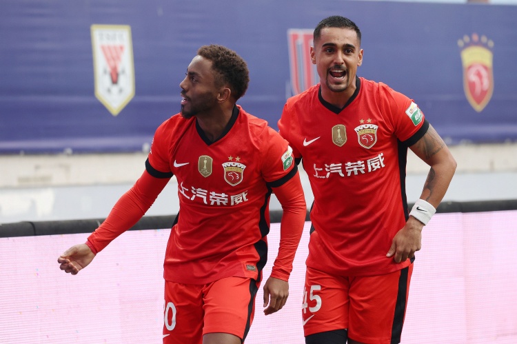 哈维·西蒙斯对阵阿森纳被断球7次，本赛季英超单场最多