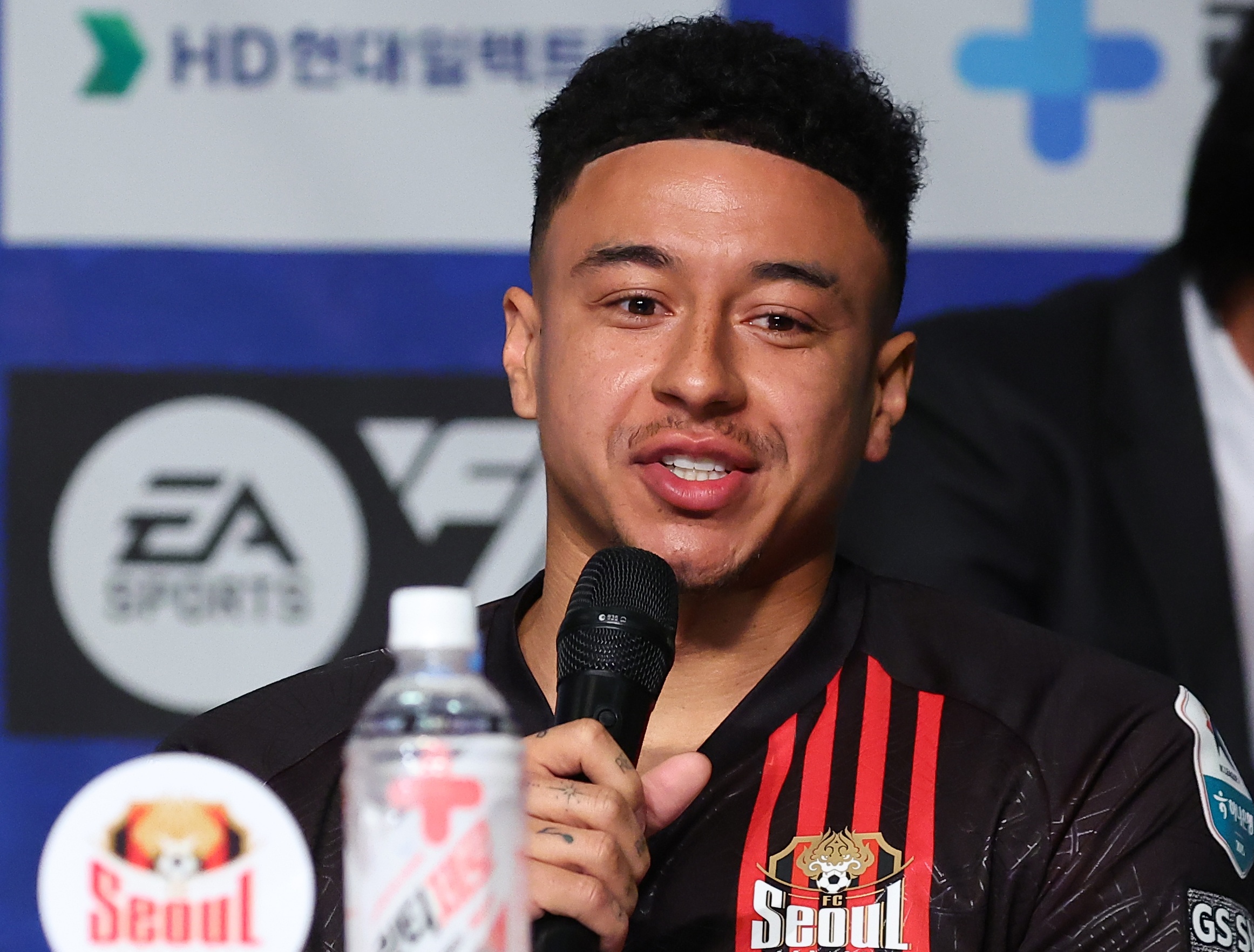 英超积分榜：阿森纳遭绝平多赛1场5分领跑，狼队仅积10分继续垫底